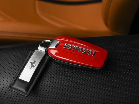 Used 2018 Ferrari 812 Superfast RWD image 31