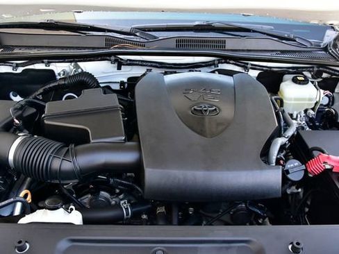 Used 2021 Toyota Tacoma TRD Off-Road AWD/4WD image 29