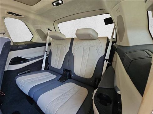 Used 2024 BMW X7 M60i AWD/4WD image 18