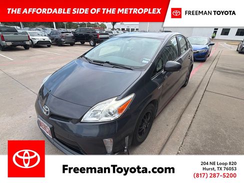 Used 2014 Toyota Prius Two FWD image 1