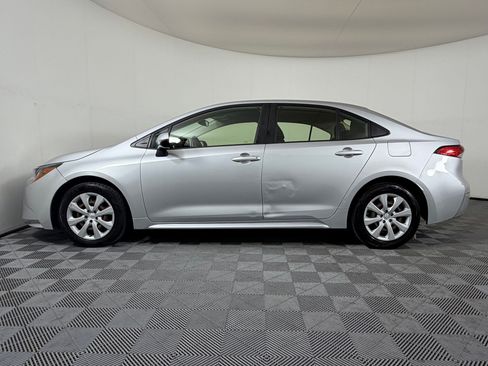 Used 2020 Toyota Corolla LE FWD image 2
