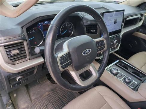 Used 2022 Ford Expedition XLT image 10