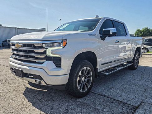 Used 2022 Chevrolet Silverado 1500 High Country w/ Technology Package AWD/4WD image 3