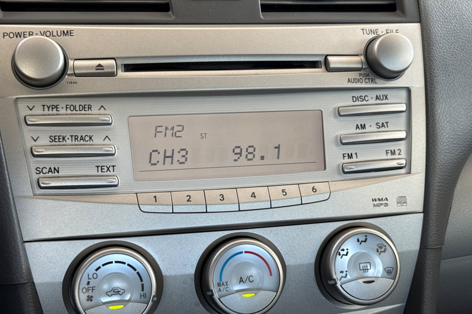 Used 2010 Toyota Camry LE FWD image 23