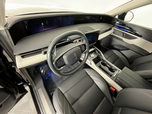 Used 2025 Lincoln Nautilus Premier image 15