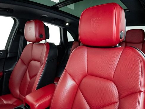 Used 2022 Porsche Macan AWD/4WD image 14