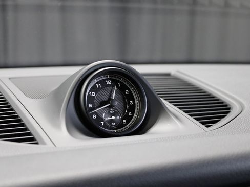 Used 2025 Porsche Macan image 33