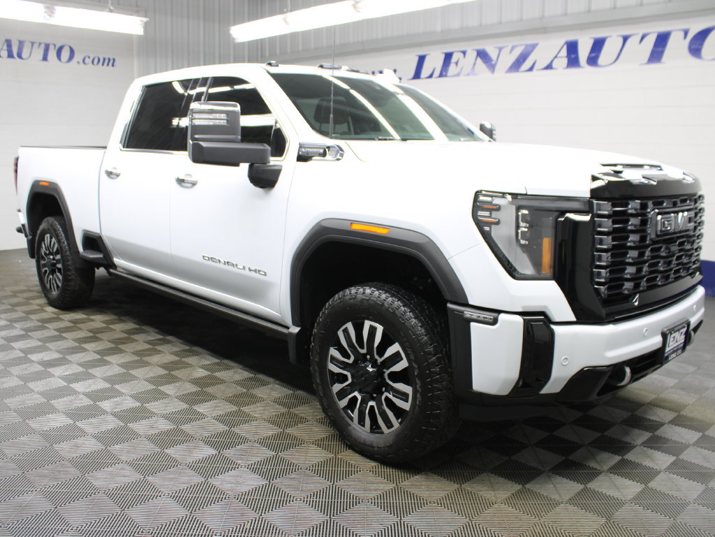 Used 2026 GMC Sierra 2500 Denali Ultimate w/ LPO, GMC Protection Package AWD/4WD image 3