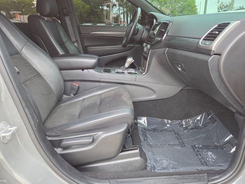 Used 2022 Jeep Grand Cherokee Laredo X RWD image 10