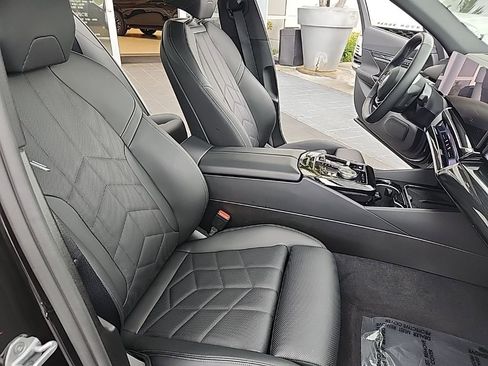 Used 2025 BMW i5 eDrive40i image 22