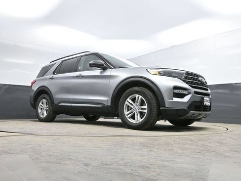 Used 2024 Ford Explorer XLT w/ Equipment Group 202A AWD/4WD image 45
