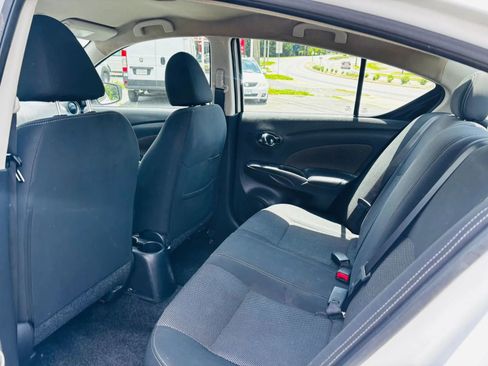 Used 2018 Nissan Versa SV FWD image 5