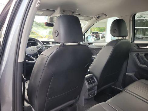 Used 2023 Volkswagen Tiguan SE FWD image 11