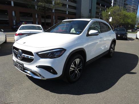 Used 2025 Mercedes-Benz GLA 250 4MATIC image 1