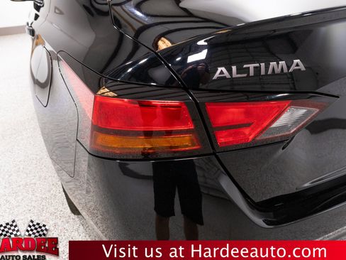 Used 2024 Nissan Altima 2.5 SR AWD/4WD image 9