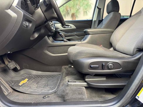 Used 2019 Chevrolet Traverse LT image 36