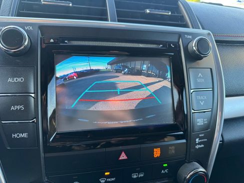 Used 2015 Toyota Camry SE w/ Moonroof Package image 29