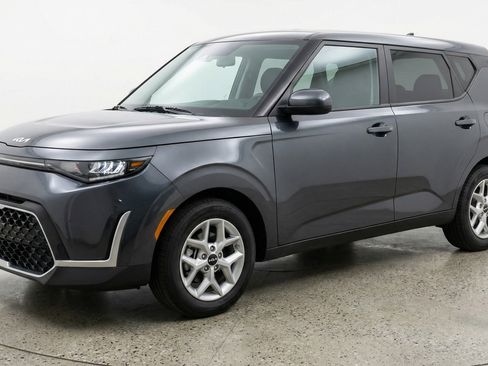 Used 2025 Kia Soul LX w/ LX Technology Package image 3