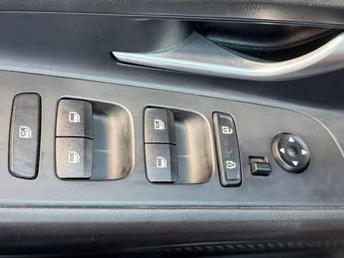 Used 2022 Hyundai Elantra SEL FWD image 32