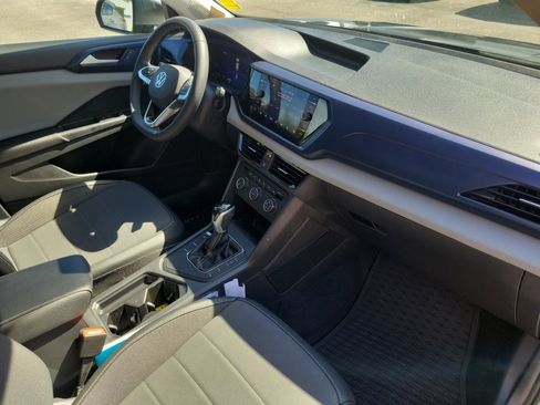 Certified 2022 Volkswagen Taos SE image 32