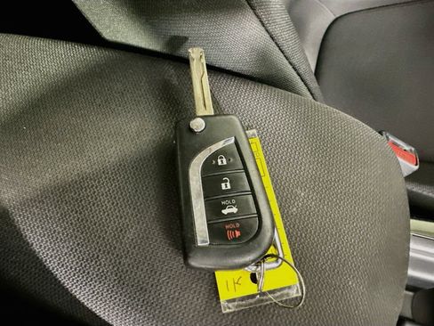 Used 2021 Toyota Corolla LE FWD image 35