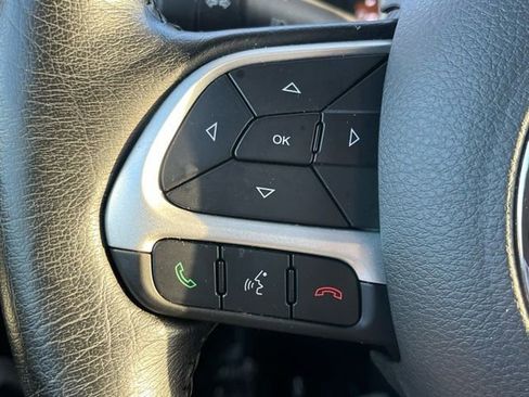 Used 2020 Jeep Renegade Latitude w/ Cold Weather Group image 36