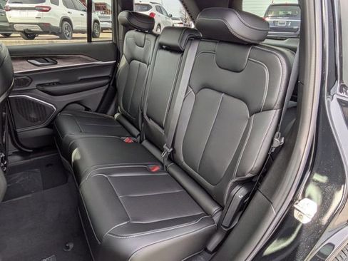 New 2026 Jeep Grand Cherokee Limited w/ Luxury Tech Group II AWD/4WD image 24