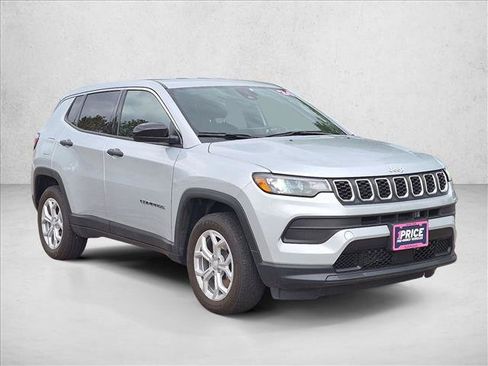 Used 2024 Jeep Compass Sport AWD/4WD image 3