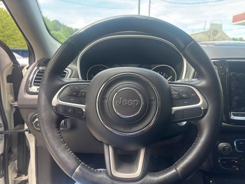 Used 2017 Jeep Compass Limited w/ Navigation Group AWD/4WD image 10