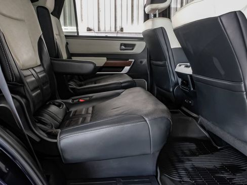 Used 2023 Toyota Sequoia Capstone AWD/4WD image 33