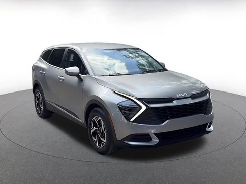 Used 2025 Kia Sportage LX FWD image 3