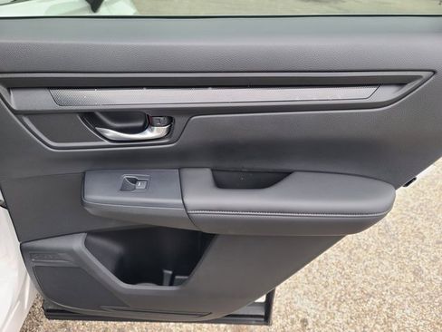 Used 2025 Honda CR-V LX image 17