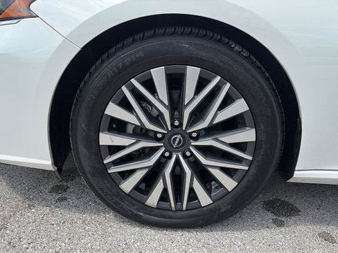 Used 2024 Nissan Altima 2.5 SV FWD image 9