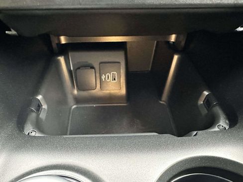 Used 2025 Ford Explorer Active image 26