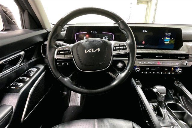 Used 2024 Kia Telluride EX w/ EX Captain's Chair Package AWD/4WD image 5