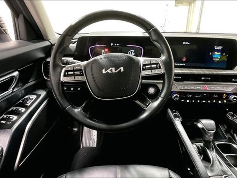 Used 2024 Kia Telluride EX w/ EX Captain's Chair Package AWD/4WD image 5