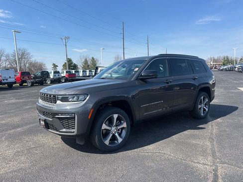 New 2026 Jeep Grand Cherokee L Limited w/ Trailer Tow Package AWD/4WD image 2