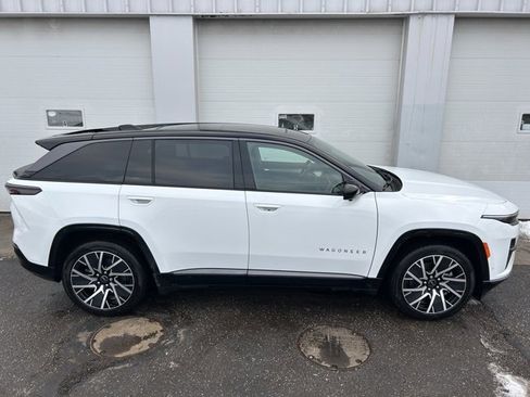 Used 2025 Jeep Wagoneer S Limited image 6