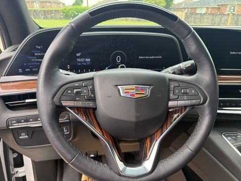 Used 2024 Cadillac Escalade ESV Premium Luxury AWD/4WD image 14