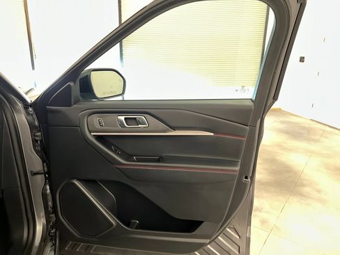 Used 2025 Ford Explorer ST-Line AWD/4WD image 34