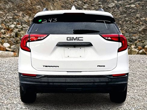 Used 2020 GMC Terrain SLE w/ Driver Convenience Package image 4