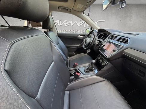 Used 2018 Volkswagen Tiguan SEL FWD image 30