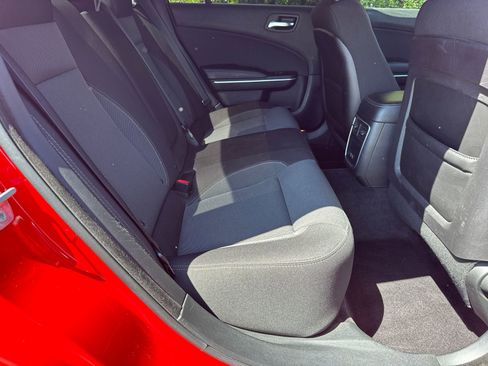 Used 2018 Dodge Charger SXT RWD image 15