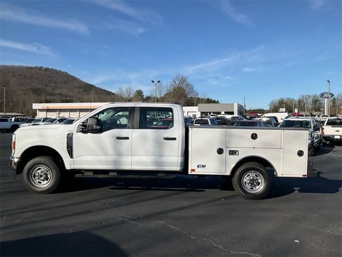 New 2026 Ford F250 XL w/ XL Chrome Package image 8