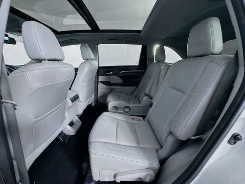 Used 2015 Toyota Highlander Limited image 25