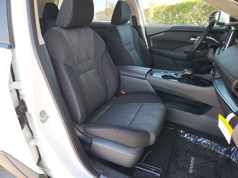 Certified 2025 Nissan Rogue SV image 15