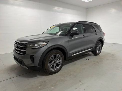 Used 2025 Ford Explorer Active w/ Active Comfort Package AWD/4WD image 4