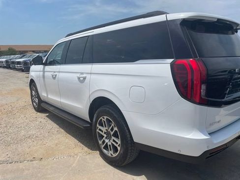 Used 2025 Ford Expedition Max Active AWD/4WD image 3