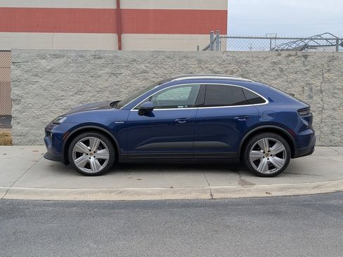 Certified 2024 Porsche Macan 4 Electric image 2