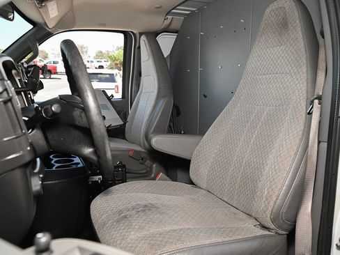 Used 2021 Chevrolet Express 2500 RWD image 17